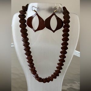 Avon matching earrings and necklace set